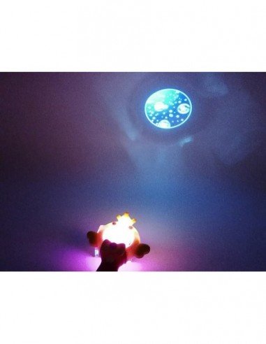 Stebuklinga lazdelė su projertoriumi