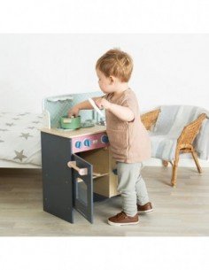 Medinė virtuvė su indais,... 2